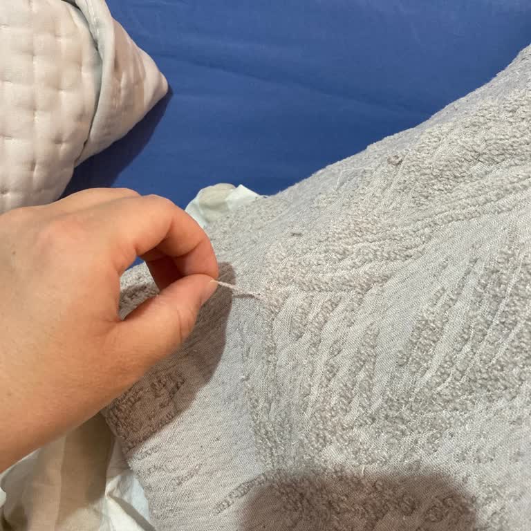 Yataş Yatak Örtüsünün İpleri Çıkıyor