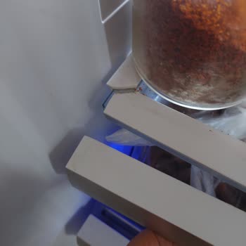 1 Yıl Dolmadan Grundig Buzdolabı Rafları İçin Para İstiyor