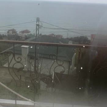 Örnek Yapı (Sürmene) Camın Arkasında Durmuyor