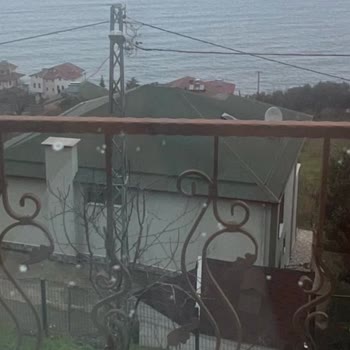 Örnek Yapı (Sürmene) Camın Arkasında Durmuyor