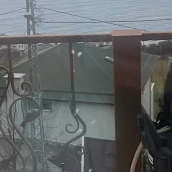 Örnek Yapı (Sürmene) Camın Arkasında Durmuyor