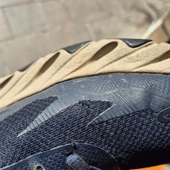 Skechers Kalitesiz Üretim Materyali Olduğunu Kabul Etmedi