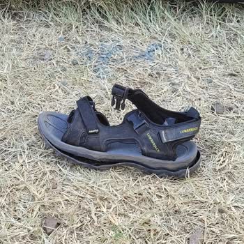 FLO'dan Alınan Lumberjack Sandalet Taban Yapışkanı Attı