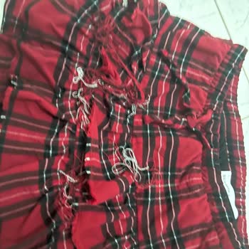 Bershka Aldığım Etek İlk 30° Yıkamada İpleri Söküldü İç Etiketinde 40° Yazıyor