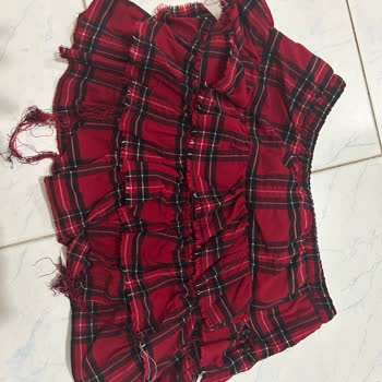 Bershka Aldığım Etek İlk 30° Yıkamada İpleri Söküldü İç Etiketinde 40° Yazıyor