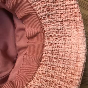 Mango Şapka Çeşme Suyuyla Renk Attı