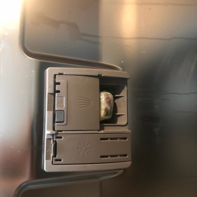 Siemens Ev Aletleri SN55D500TR Bulaşık Makinesi Bulaşık Makinesi Deterjanı Eritmiyor