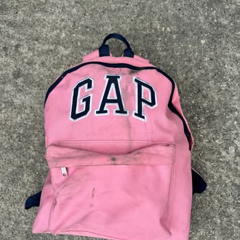 Genç Turizm Aracın Hortumundan Gelen Pis Sular Çantalarımı Mahvetti