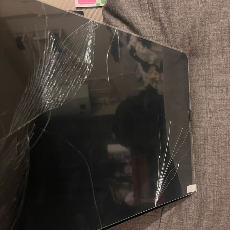 Pozitif Teknoloji Kırılmaz Cam Kırık Çıktı.