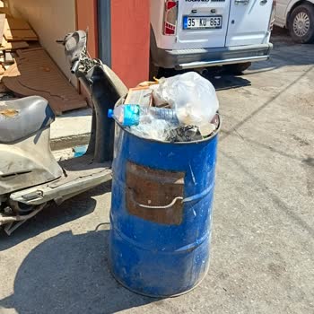 Buca Belediyesi Çöpçüleri Çöpleri Toplamıyor