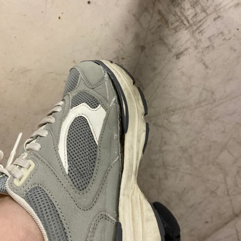 Bershka 3 Ayda Yırtılan Ayakkabı