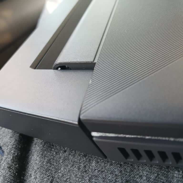 Dell Laptop Menteşesi Sorunu