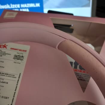 JBL Tune 510BT Üst Tarafının Kenarları Açılıyor.