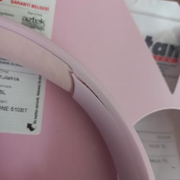 JBL Tune 510BT Üst Tarafının Kenarları Açılıyor.