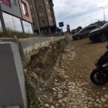 Silivri Belediyesinin Yarım Bıraktığı Sokak Kaldırımı