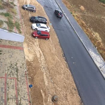 Silivri Belediyesinin Yarım Bıraktığı Sokak Kaldırımı