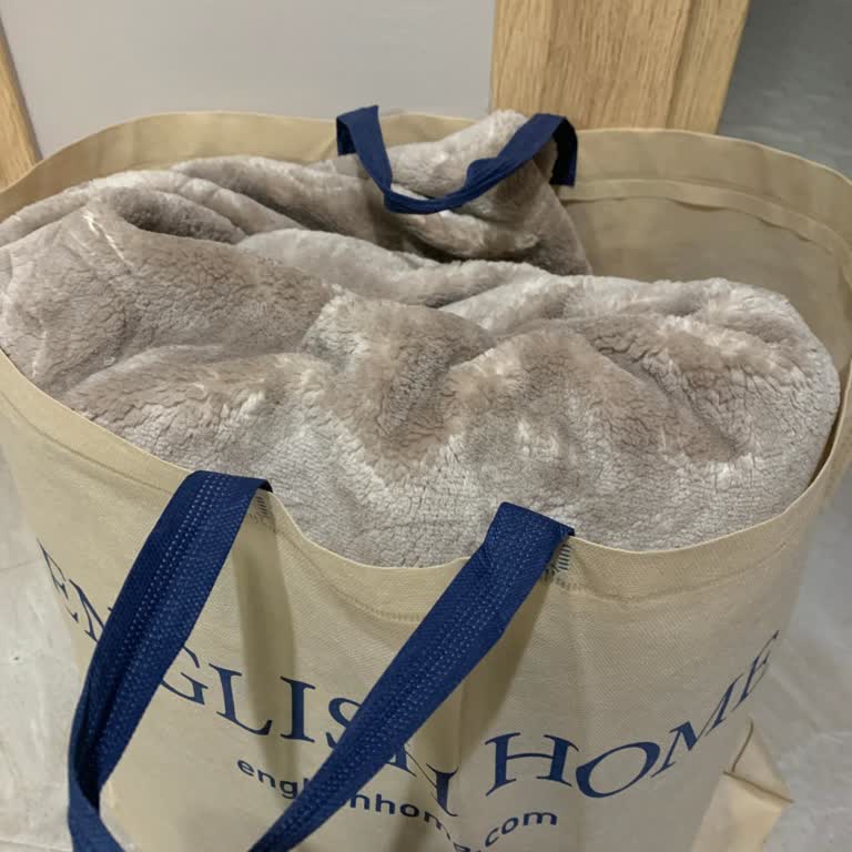 English Home Battaniyelerde Aşırı Tüy Dökülmesi Ve İlgisizlik