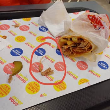 Donas Dürüm İçinde Çıkan Tavuk Tüyü