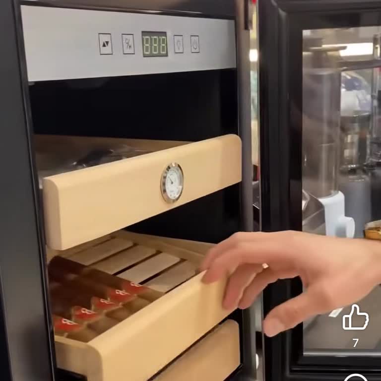 La Sommeliere Gürültülü Puro Dolabı Ve İlgisiz Müşteri Hizmetleri