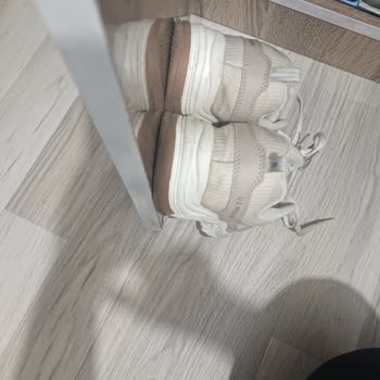 FLO Ayakkabı FLO Mağazasında Aldığım U. S. Polo Ürünü Renk Attı