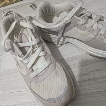 FLO Ayakkabı FLO Mağazasında Aldığım U. S. Polo Ürünü Renk Attı