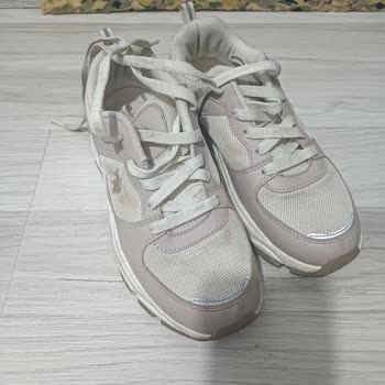 FLO Ayakkabı FLO Mağazasında Aldığım U. S. Polo Ürünü Renk Attı