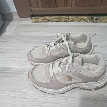 FLO Ayakkabı FLO Mağazasında Aldığım U. S. Polo Ürünü Renk Attı