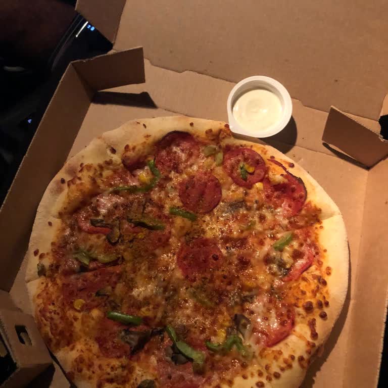Domino's Pizza Karışık Pizza Hayal Kırıklığı: Malzeme Eksikliği Ve Memnuniyetsizlik