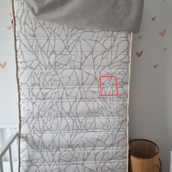 Çilek Mobilya Yırtık Yatak, Kirli Baza