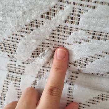 Çilek Mobilya Yırtık Yatak, Kirli Baza