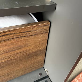 Enza Home 1 Senelik Sunta Mobilyası Dökülüyor