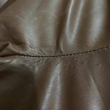 Zara Suni Deri Pantolon Birkaç Giyimde Deforme Oldu