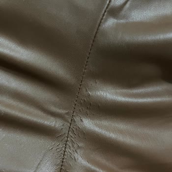 Zara Suni Deri Pantolon Birkaç Giyimde Deforme Oldu