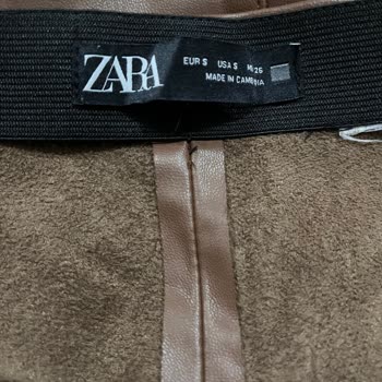 Zara Suni Deri Pantolon Birkaç Giyimde Deforme Oldu