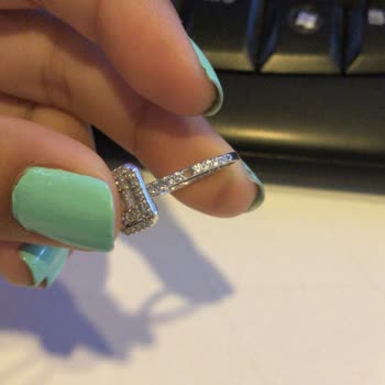 Altınbaş Mall Of İstanbul Yüzüğümün Sürekli Taşı Düşüyor