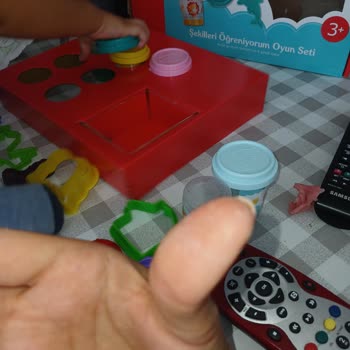 Проблема с пластилином Fisher-Price 'Учимся Формам'