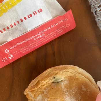 Burger King Küflü Ekmek Gönderdi