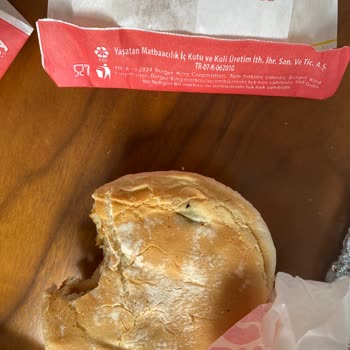 Burger King Küflü Ekmek Gönderdi