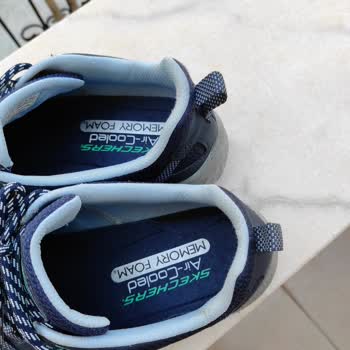 Skechers Markasının Arkasında Durmuyor. Satanları Denetlemiyor.