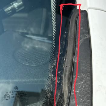 Renault Fluence İcon Aracımın Ön Cam Bakaliti Birçok Yerinden Çatladı.