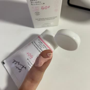 Amour De La Nature Güneş Kreminin İçinden Çıkan Siyah Şeyler