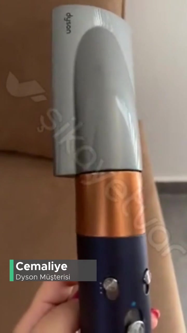 Dyson Airwrap Rengi Soyuluyor! videonun kapak resmi