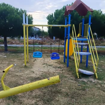 Marmaraereğlisi Belediyesi Yeniçiftlik Çöp İçinde