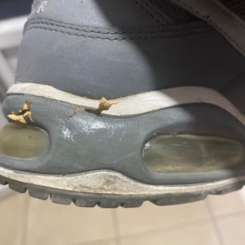 Nike Air Max In Tabanlar Parçalandı