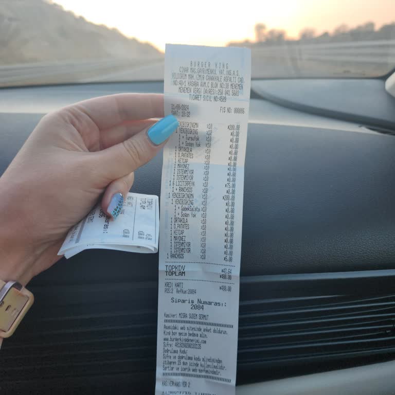 Novada Burger King De Çalışan Kadın Personel