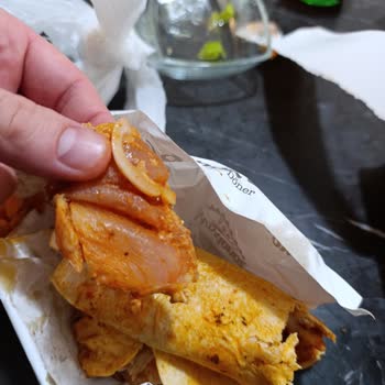 Maydonoz Döner Sipariş Edilen Tavuk Dönerde Çiğ Et Parçası