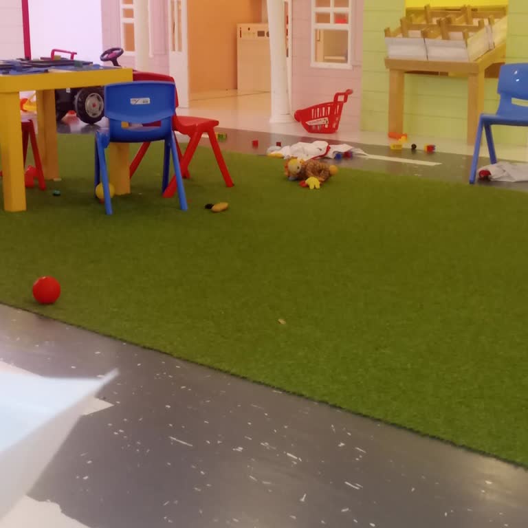 Minicity Urla Kırık Ve Dağınık Oyuncaklar: Verilen Paraya Yazık