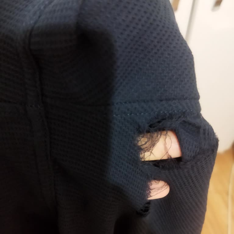 Mavi Jeans Hediye Aldık, Daha Giyerken Yırtıldı. :/