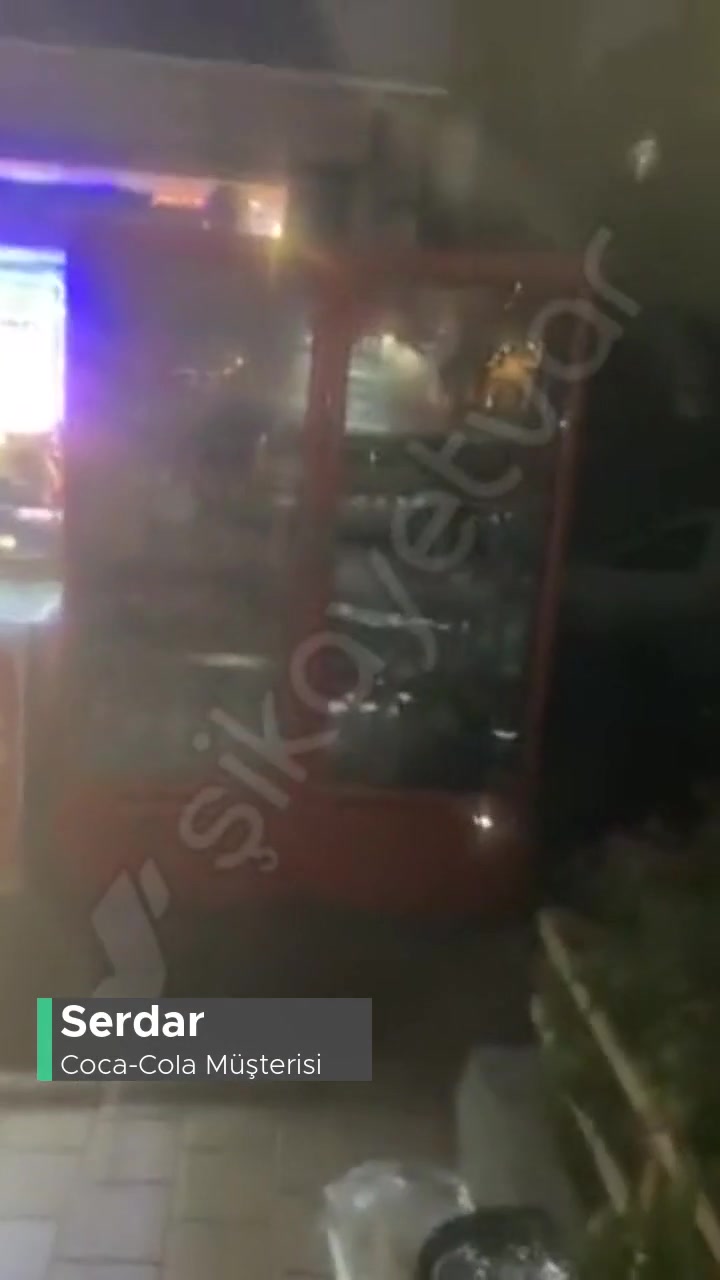 Coca-Cola Bozulan LED Işıklandırması videonun kapak resmi