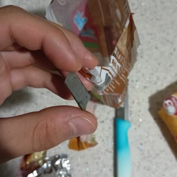 İndomie Paketinde Paslı Ve Tehlikeli Parça Çıktı